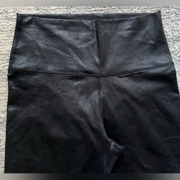 OFFLINE by Aerie Shine Crackle High Waisted Black Leather leggings Medium - Picture 6 of 8